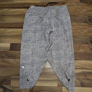 Lululemon Step Lively Crop Pants Dottie Dash Grain Black Size 6 Euc